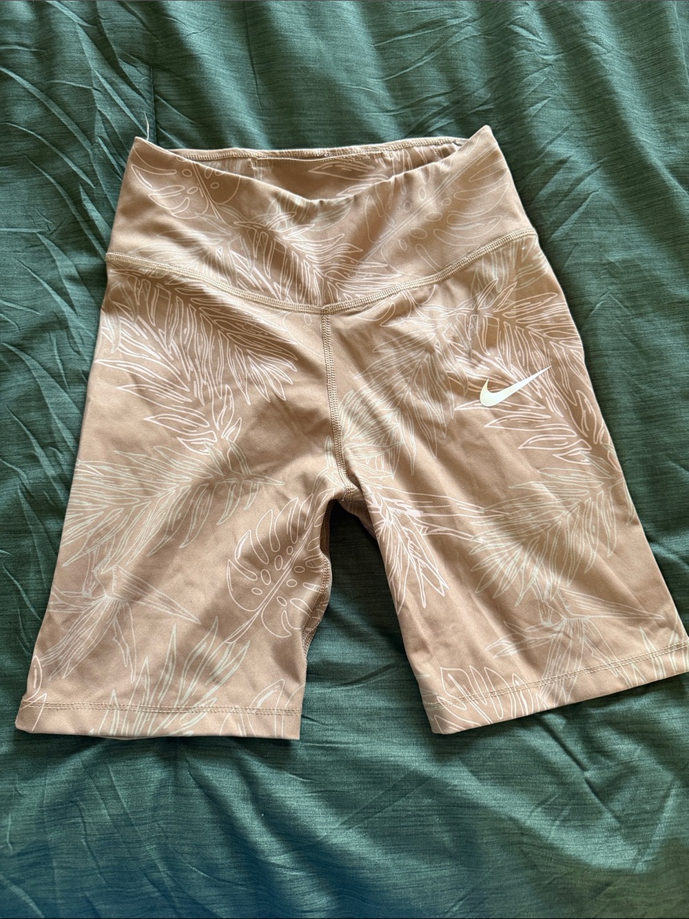 Nike Women’s Beige Leaf-Print High-Waist Bike Shorts